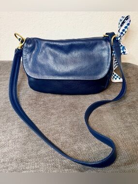 The SAS Olivia vintage Navy blue shoulder handbag